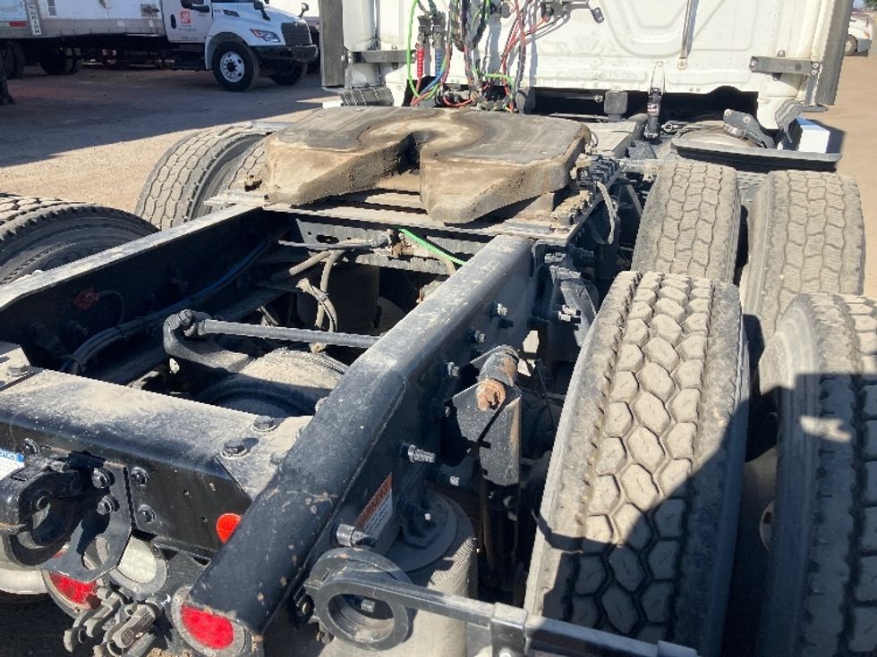 Sleeper Tractor-Heavy Duty Tractors-Freightliner-2020-T12664ST-Fontana-CA-847,300\n\t\tmiles-$ 40,000 - Image 23