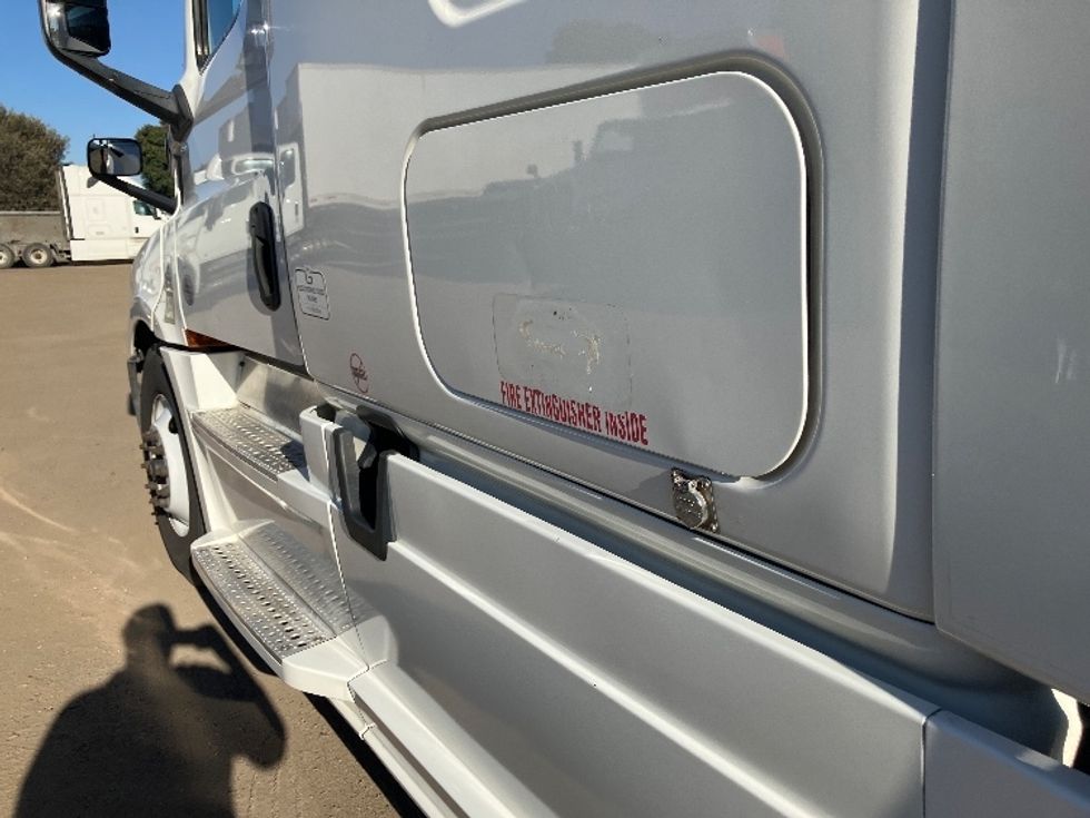 Sleeper Tractor-Heavy Duty Tractors-Freightliner-2020-T12664ST-Fontana-CA-847,300\n\t\tmiles-$ 40,000 - Image 26