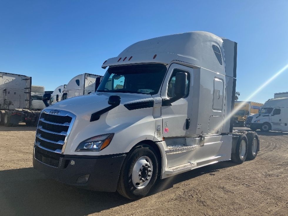 Sleeper Tractor-Heavy Duty Tractors-Freightliner-2020-T12664ST-Fontana-CA-847,300\n\t\tmiles-$ 40,000 - Image 3