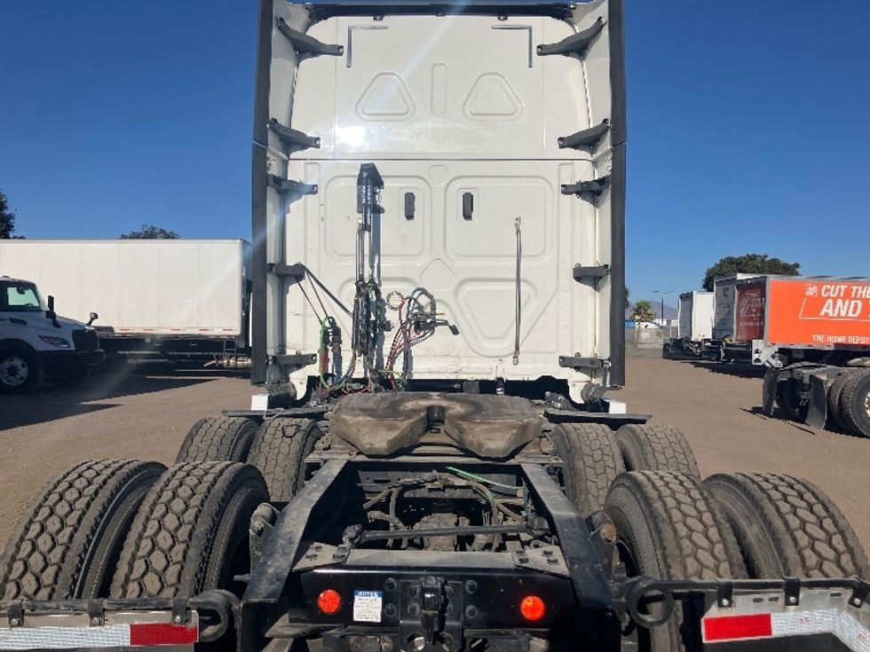 Sleeper Tractor-Heavy Duty Tractors-Freightliner-2020-T12664ST-Fontana-CA-847,300\n\t\tmiles-$ 40,000 - Image 6