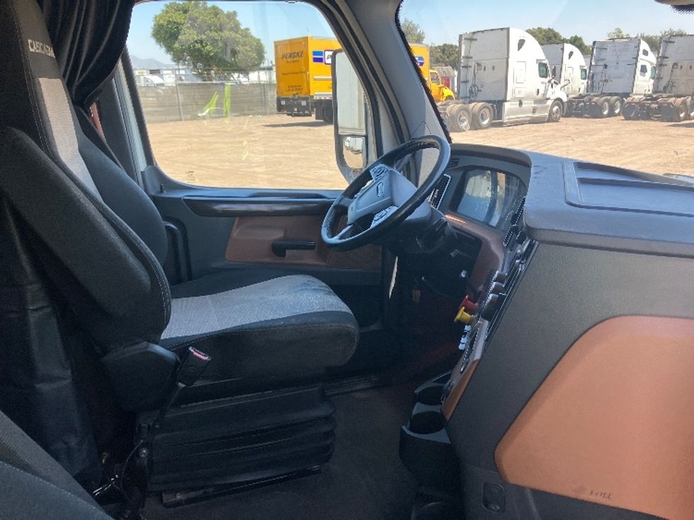 Sleeper Tractor-Heavy Duty Tractors-Freightliner-2020-T12664ST-Fontana-CA-857,627\n\t\tmiles-$ 40,500 - Image 15