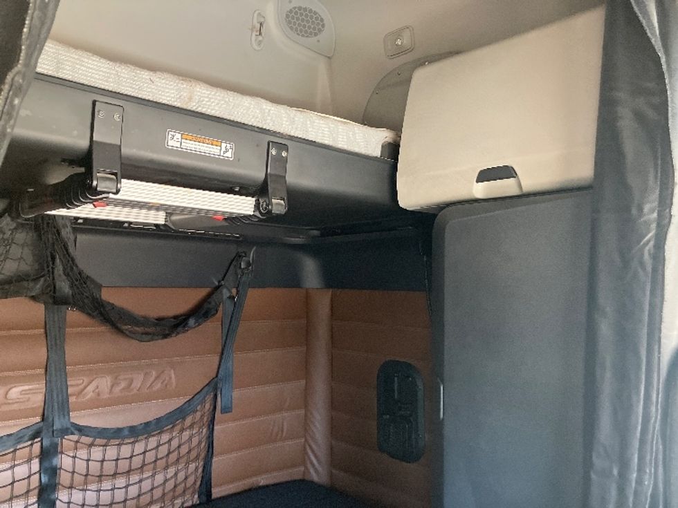 Sleeper Tractor-Heavy Duty Tractors-Freightliner-2020-T12664ST-Fontana-CA-857,627\n\t\tmiles-$ 40,500 - Image 19