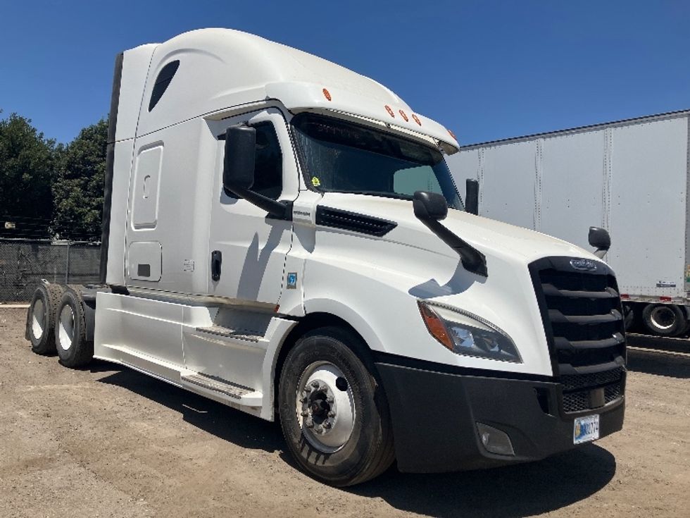Sleeper Tractor-Heavy Duty Tractors-Freightliner-2020-T12664ST-Fontana-CA-857,627\n\t\tmiles-$ 40,500 - Image 3
