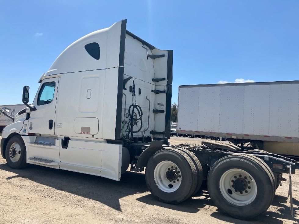 Sleeper Tractor-Heavy Duty Tractors-Freightliner-2020-T12664ST-Fontana-CA-857,627\n\t\tmiles-$ 40,500 - Image 5