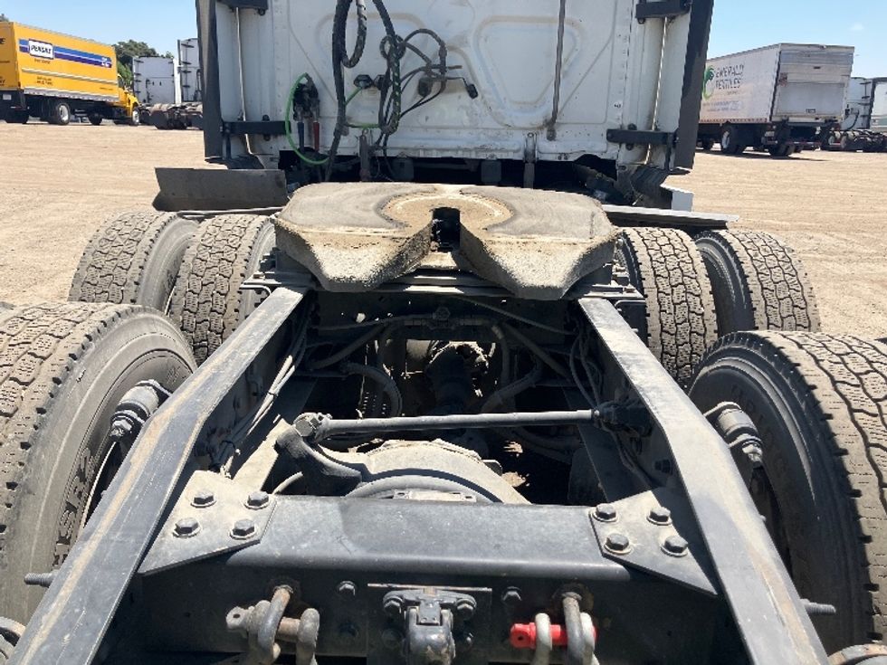 Sleeper Tractor-Heavy Duty Tractors-Freightliner-2020-T12664ST-Fontana-CA-857,627\n\t\tmiles-$ 40,500 - Image 6