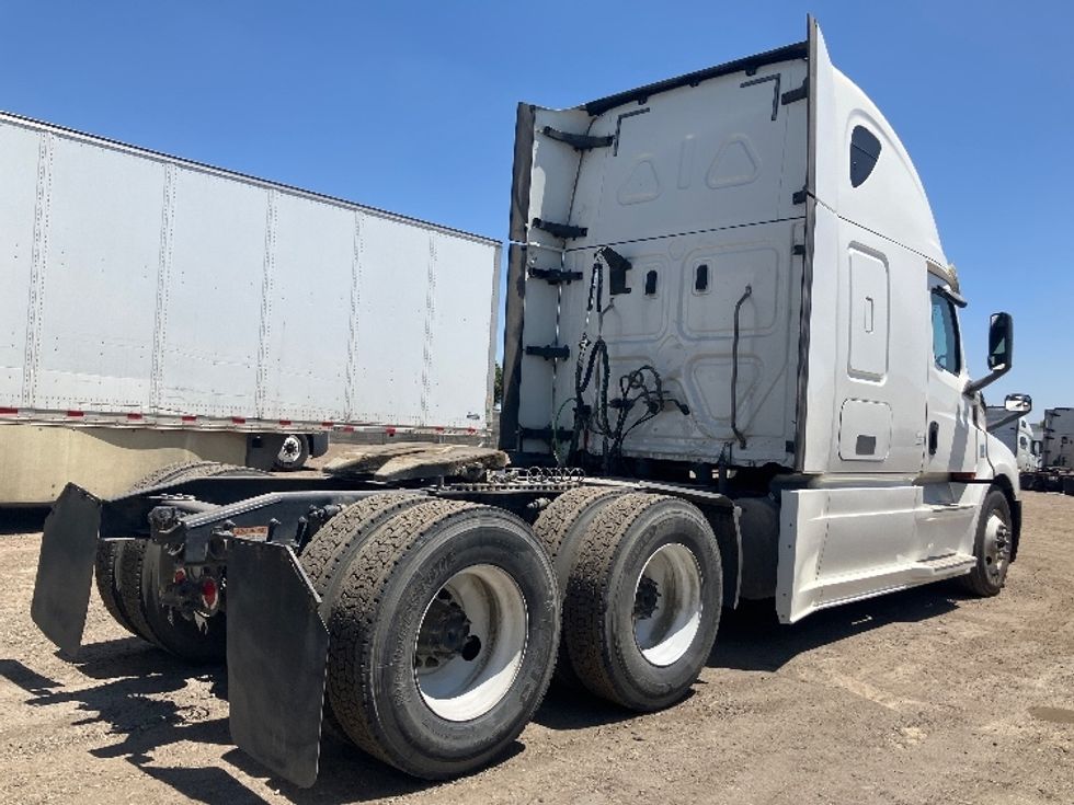 Sleeper Tractor-Heavy Duty Tractors-Freightliner-2020-T12664ST-Fontana-CA-857,627\n\t\tmiles-$ 40,500 - Image 7
