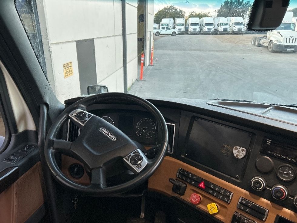 Sleeper Tractor-Heavy Duty Tractors-Freightliner-2020-T12664ST-Fontana-CA-860,328\n\t\tmiles-$ 38,750 - Image 10