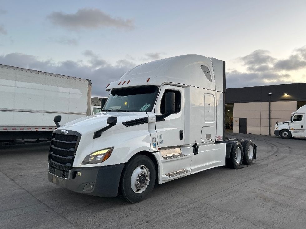 Sleeper Tractor-Heavy Duty Tractors-Freightliner-2020-T12664ST-Fontana-CA-860,328\n\t\tmiles-$ 38,750 - Image 3