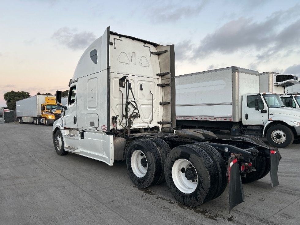 Sleeper Tractor-Heavy Duty Tractors-Freightliner-2020-T12664ST-Fontana-CA-860,328\n\t\tmiles-$ 38,750 - Image 5