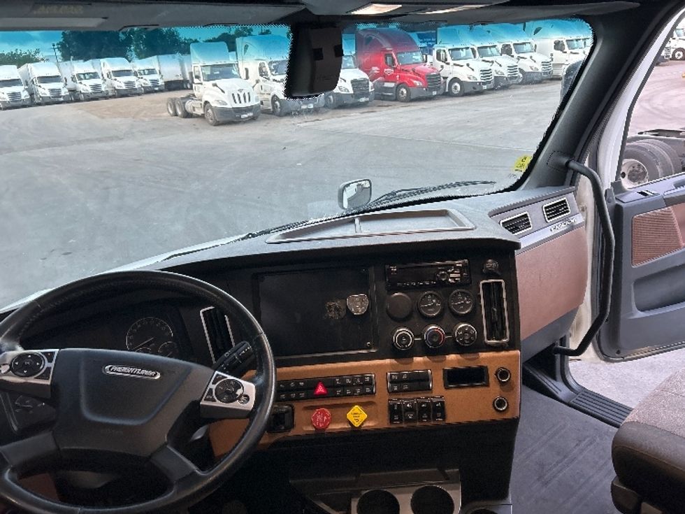 Sleeper Tractor-Heavy Duty Tractors-Freightliner-2020-T12664ST-Fontana-CA-860,328\n\t\tmiles-$ 38,750 - Image 9