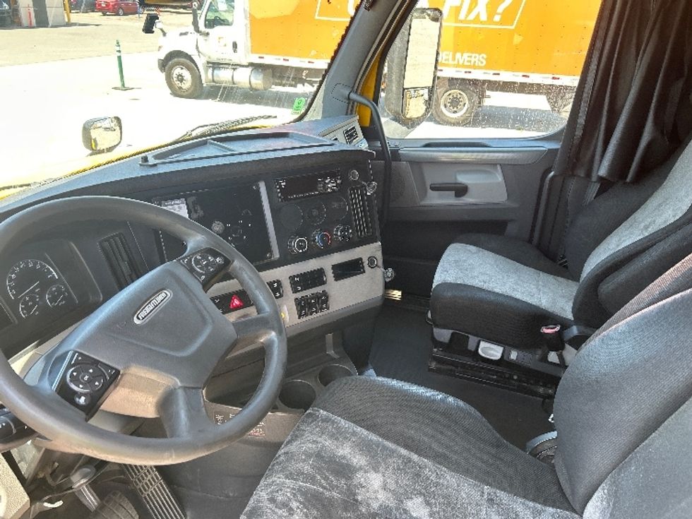 Sleeper Tractor-Heavy Duty Tractors-Freightliner-2020-T12664ST-Fontana-CA-866,072\n\t\tmiles-$ 33,000 - Image 10