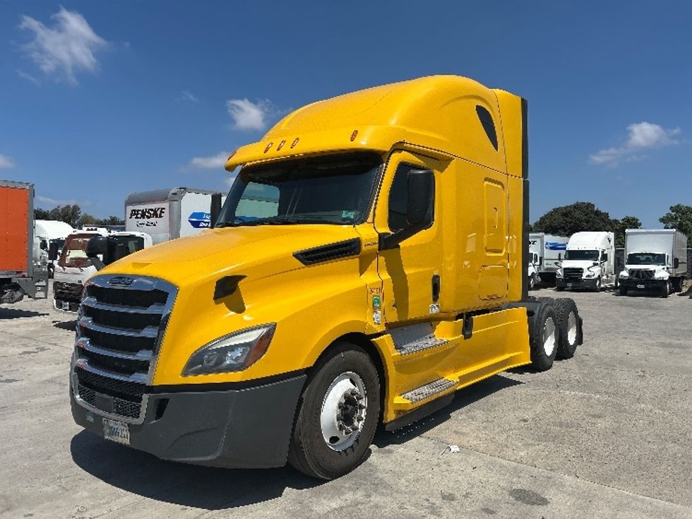 Sleeper Tractor-Heavy Duty Tractors-Freightliner-2020-T12664ST-Fontana-CA-866,072\n\t\tmiles-$ 33,000 - Image 3