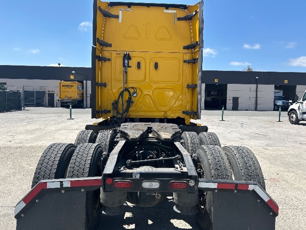 Sleeper Tractor-Heavy Duty Tractors-Freightliner-2020-T12664ST-Fontana-CA-866,072\n\t\tmiles-$ 33,000 - Image 6