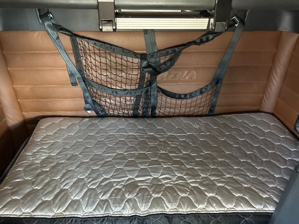 Sleeper Tractor-Heavy Duty Tractors-Freightliner-2020-T12664ST-Fontana-CA-874,305\n\t\tmiles-$ 37,750 - Image 13