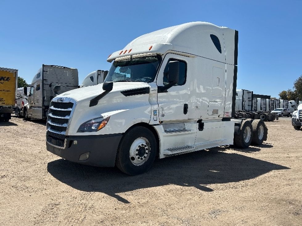 2020 Freightliner Cascadia 126" Sleeper Cab photo 3