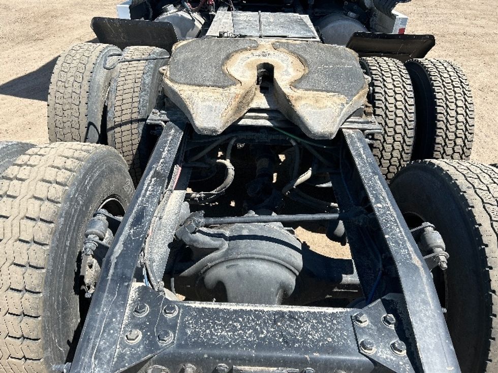 Sleeper Tractor-Heavy Duty Tractors-Freightliner-2020-T12664ST-Fontana-CA-874,305\n\t\tmiles-$ 37,750 - Image 6