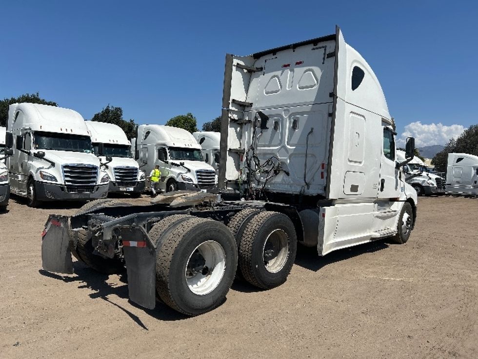 Sleeper Tractor-Heavy Duty Tractors-Freightliner-2020-T12664ST-Fontana-CA-874,305\n\t\tmiles-$ 37,750 - Image 7