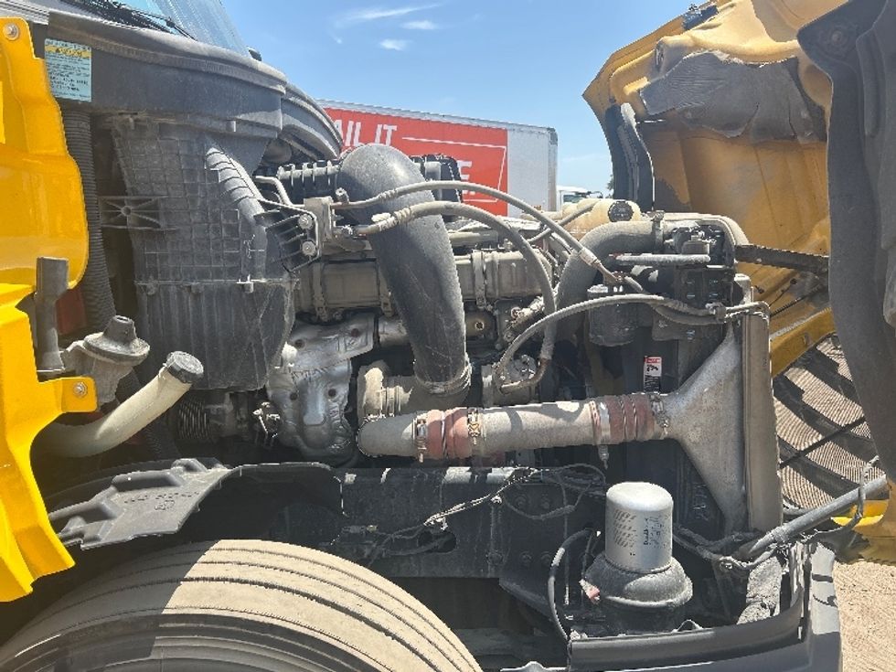 Sleeper Tractor-Heavy Duty Tractors-Freightliner-2020-T12664ST-Fontana-CA-879,962\n\t\tmiles-$ 31,750 - Image 20