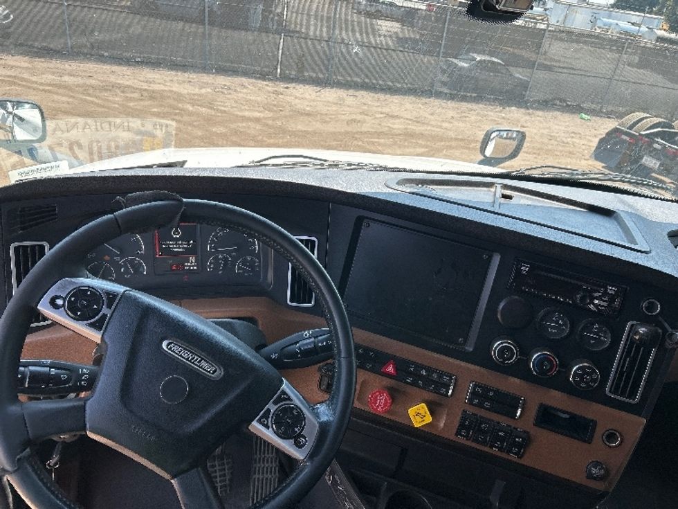Sleeper Tractor-Heavy Duty Tractors-Freightliner-2020-T12664ST-Fontana-CA-896,126\n\t\tmiles-$ 35,750 - Image 11
