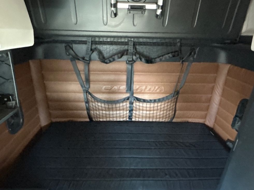 Sleeper Tractor-Heavy Duty Tractors-Freightliner-2020-T12664ST-Fontana-CA-896,126\n\t\tmiles-$ 35,750 - Image 17