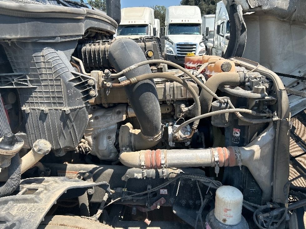 Sleeper Tractor-Heavy Duty Tractors-Freightliner-2020-T12664ST-Fontana-CA-896,126\n\t\tmiles-$ 35,750 - Image 20