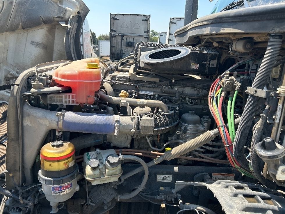 Sleeper Tractor-Heavy Duty Tractors-Freightliner-2020-T12664ST-Fontana-CA-896,126\n\t\tmiles-$ 35,750 - Image 21