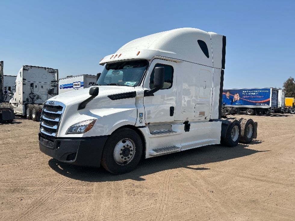 Sleeper Tractor-Heavy Duty Tractors-Freightliner-2020-T12664ST-Fontana-CA-896,126\n\t\tmiles-$ 35,750 - Image 3