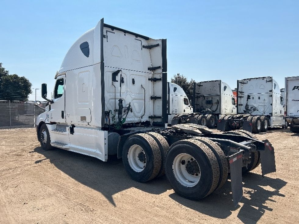 Sleeper Tractor-Heavy Duty Tractors-Freightliner-2020-T12664ST-Fontana-CA-896,126\n\t\tmiles-$ 35,750 - Image 5