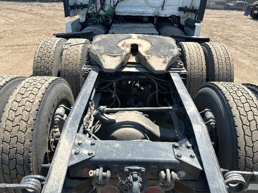 Sleeper Tractor-Heavy Duty Tractors-Freightliner-2020-T12664ST-Fontana-CA-896,126\n\t\tmiles-$ 35,750 - Image 6