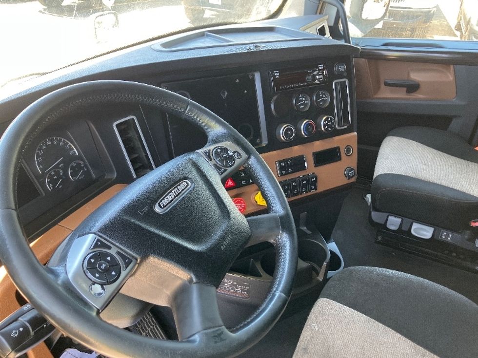 Sleeper Tractor-Heavy Duty Tractors-Freightliner-2020-T12664ST-Fontana-CA-940,000\n\t\tmiles-$ 31,000 - Image 10