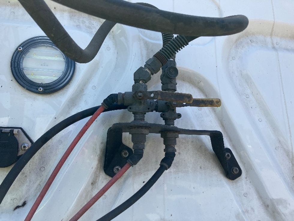 Sleeper Tractor-Heavy Duty Tractors-Freightliner-2020-T12664ST-Fontana-CA-940,000\n\t\tmiles-$ 31,000 - Image 23