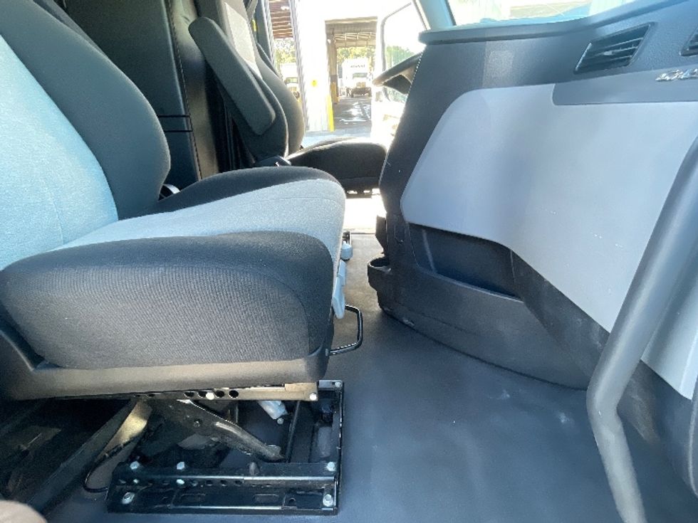 Sleeper Tractor-Heavy Duty Tractors-Freightliner-2020-T12664ST-Forest Park-GA-474,614\n\t\tmiles-$ 64,500 - Image 15