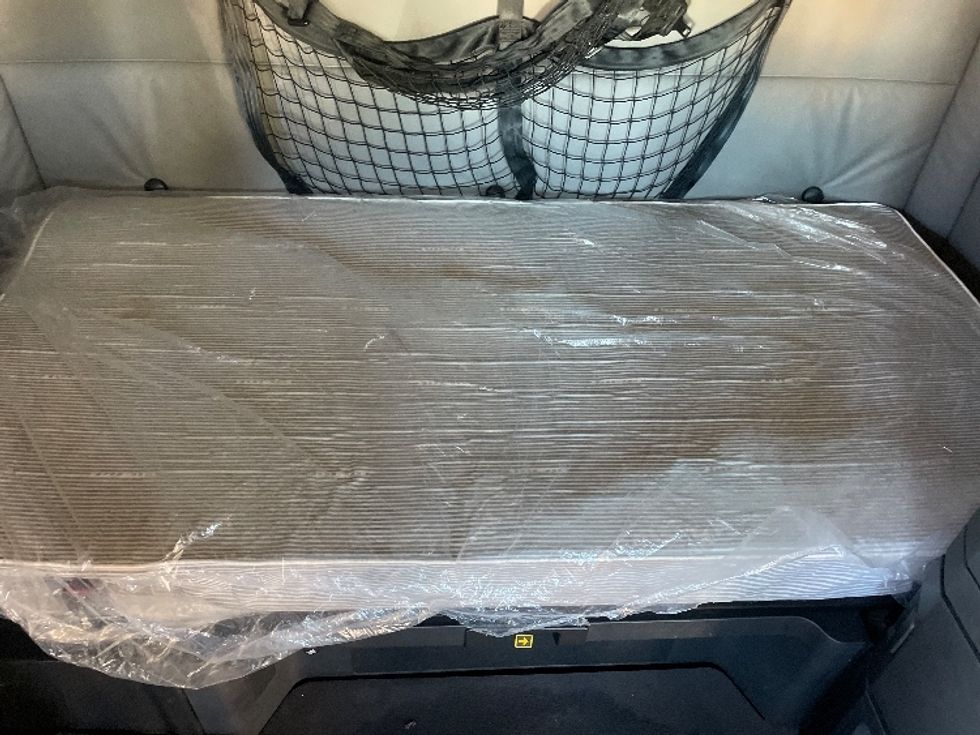 Sleeper Tractor-Heavy Duty Tractors-Freightliner-2020-T12664ST-Forest Park-GA-474,614\n\t\tmiles-$ 64,500 - Image 17