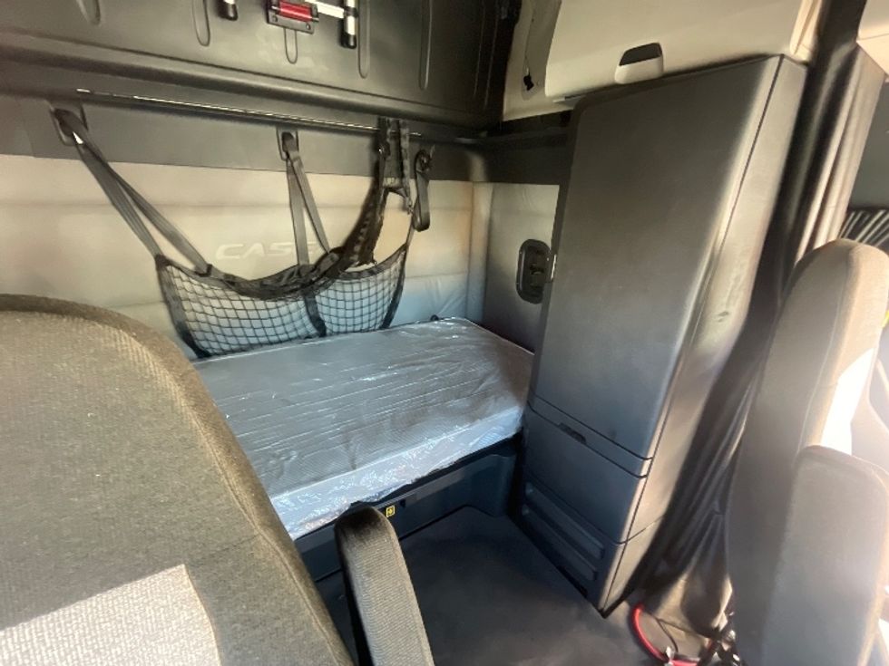 Sleeper Tractor-Heavy Duty Tractors-Freightliner-2020-T12664ST-Forest Park-GA-474,614\n\t\tmiles-$ 64,500 - Image 19