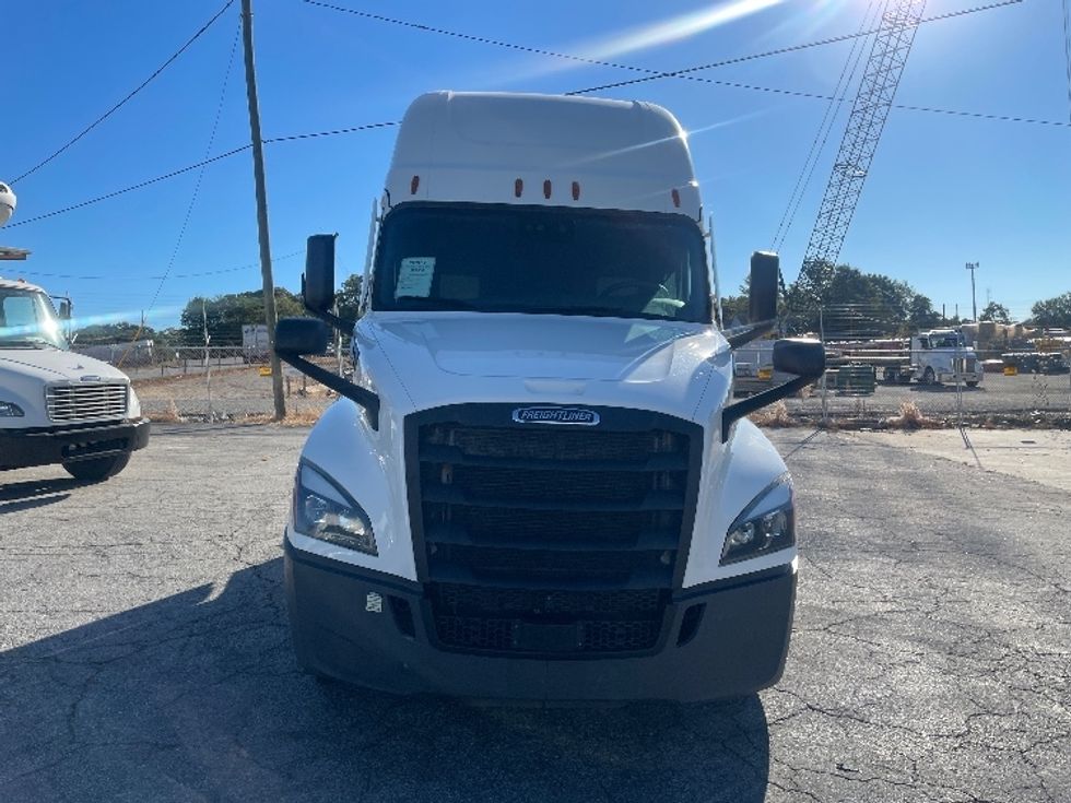 Sleeper Tractor-Heavy Duty Tractors-Freightliner-2020-T12664ST-Forest Park-GA-474,614\n\t\tmiles-$ 64,500 - Image 2