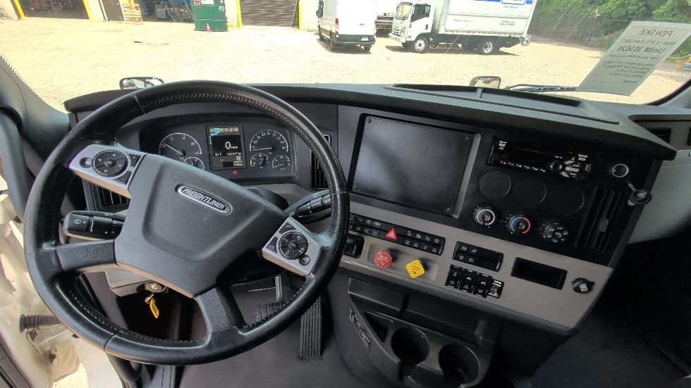 Sleeper Tractor-Heavy Duty Tractors-Freightliner-2020-T12664ST-Forest Park-GA-525,888\n\t\tmiles-$ 67,250 - Image 11