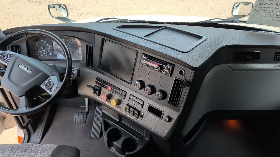 Sleeper Tractor-Heavy Duty Tractors-Freightliner-2020-T12664ST-Forest Park-GA-525,888\n\t\tmiles-$ 67,250 - Image 12