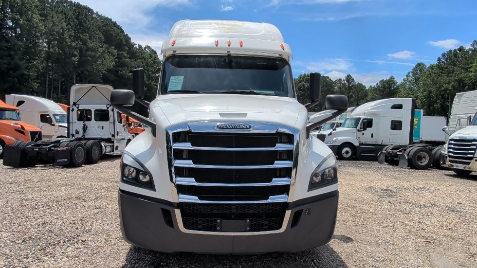 Sleeper Tractor-Heavy Duty Tractors-Freightliner-2020-T12664ST-Forest Park-GA-525,888\n\t\tmiles-$ 67,250 - Image 2