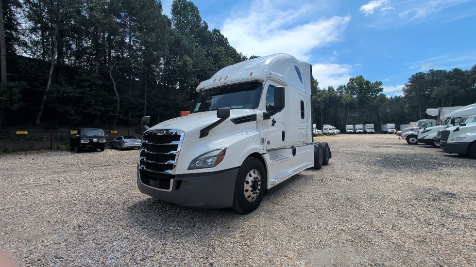 Sleeper Tractor-Heavy Duty Tractors-Freightliner-2020-T12664ST-Forest Park-GA-525,888\n\t\tmiles-$ 67,250 - Image 3