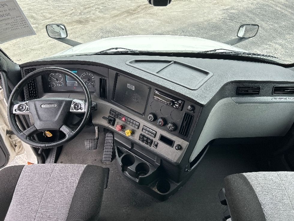 Sleeper Tractor-Heavy Duty Tractors-Freightliner-2020-T12664ST-Forest Park-GA-547,331\n\t\tmiles-$ 65,750 - Image 12