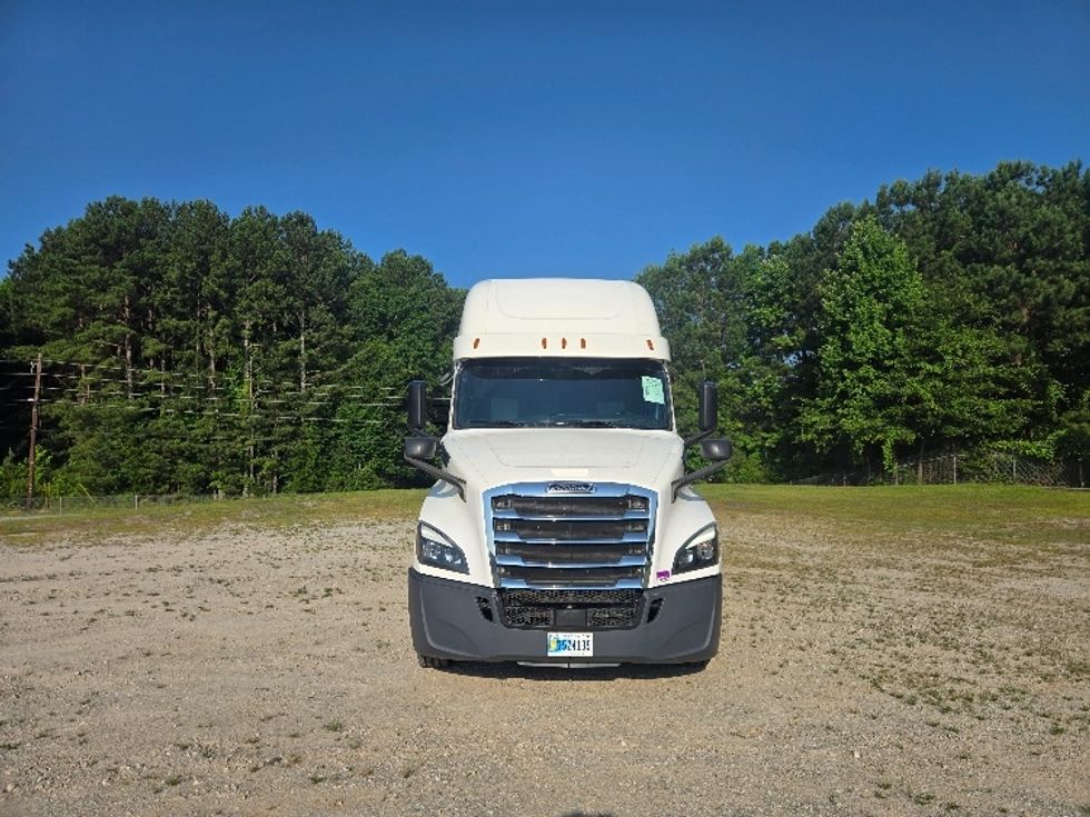 Sleeper Tractor-Heavy Duty Tractors-Freightliner-2020-T12664ST-Forest Park-GA-547,331\n\t\tmiles-$ 65,750 - Image 2