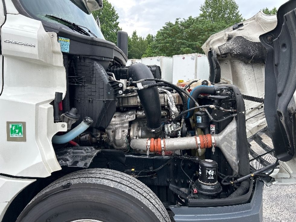 Sleeper Tractor-Heavy Duty Tractors-Freightliner-2020-T12664ST-Forest Park-GA-547,331\n\t\tmiles-$ 65,750 - Image 20