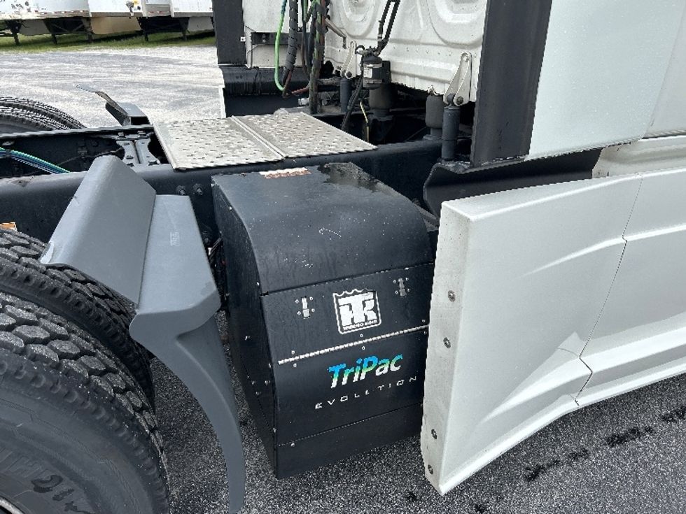 Sleeper Tractor-Heavy Duty Tractors-Freightliner-2020-T12664ST-Forest Park-GA-547,331\n\t\tmiles-$ 65,750 - Image 22