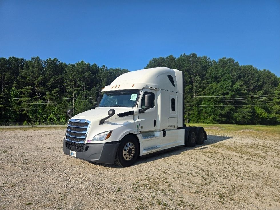 Sleeper Tractor-Heavy Duty Tractors-Freightliner-2020-T12664ST-Forest Park-GA-547,331\n\t\tmiles-$ 65,750 - Image 3