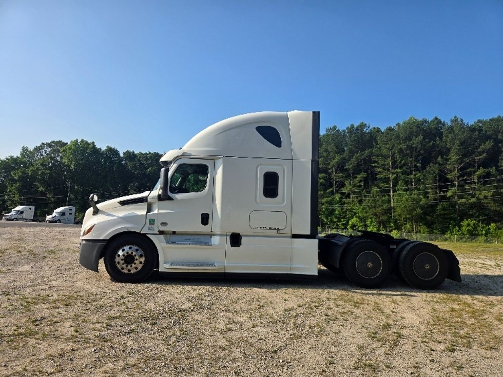 Sleeper Tractor-Heavy Duty Tractors-Freightliner-2020-T12664ST-Forest Park-GA-547,331\n\t\tmiles-$ 65,750 - Image 4