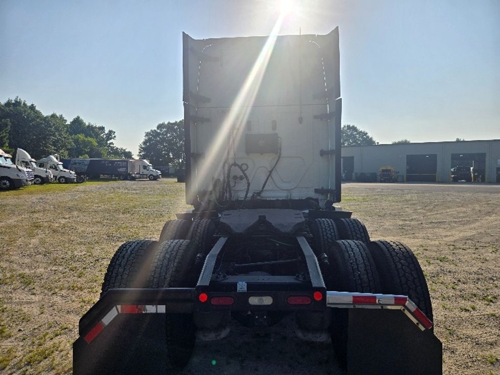 Sleeper Tractor-Heavy Duty Tractors-Freightliner-2020-T12664ST-Forest Park-GA-547,331\n\t\tmiles-$ 65,750 - Image 6