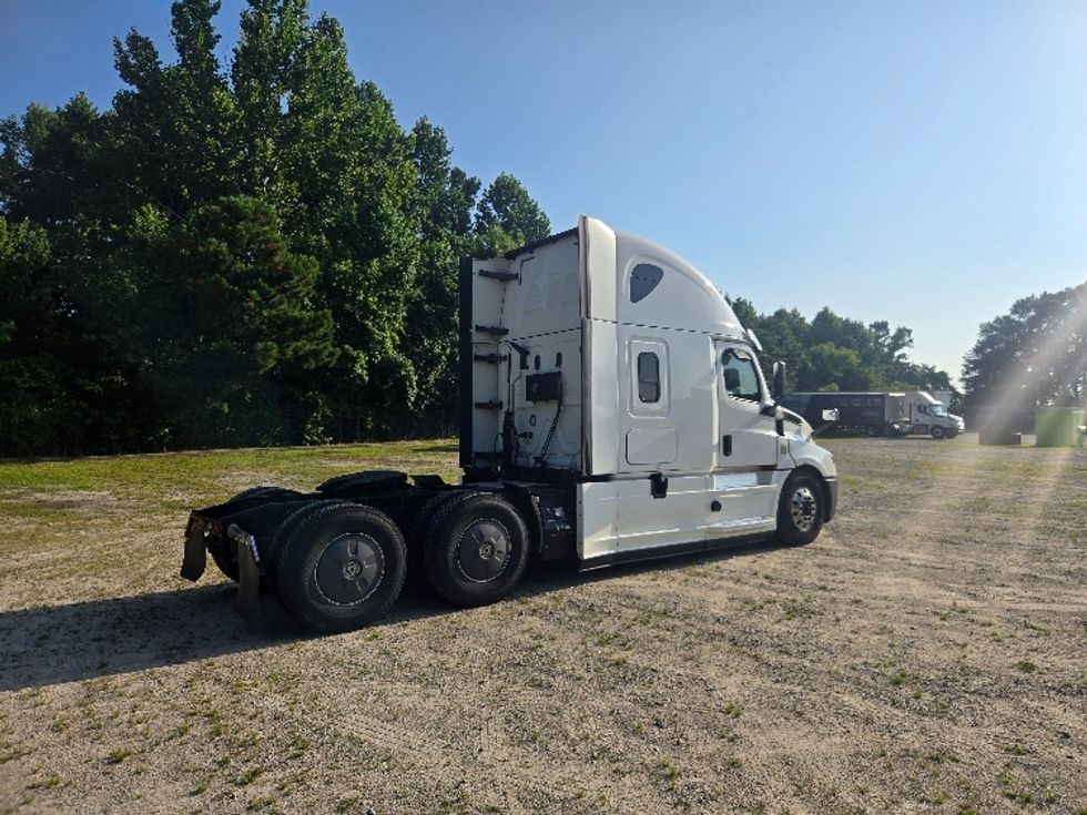 Sleeper Tractor-Heavy Duty Tractors-Freightliner-2020-T12664ST-Forest Park-GA-547,331\n\t\tmiles-$ 65,750 - Image 7