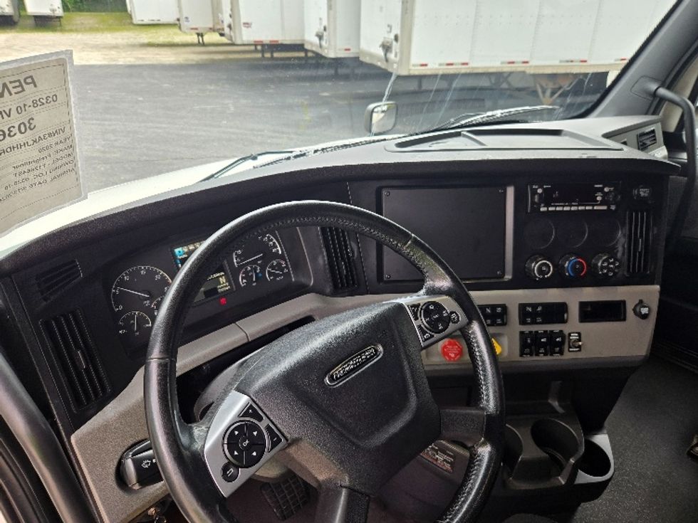 Sleeper Tractor-Heavy Duty Tractors-Freightliner-2020-T12664ST-Forest Park-GA-551,800\n\t\tmiles-$ 61,500 - Image 10
