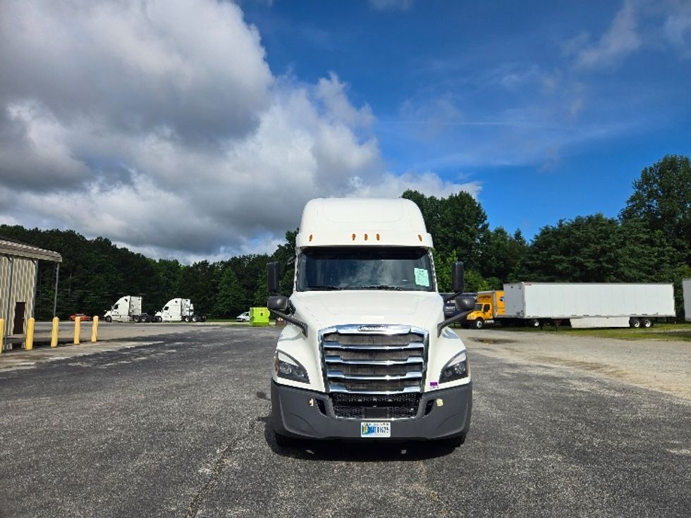 Sleeper Tractor-Heavy Duty Tractors-Freightliner-2020-T12664ST-Forest Park-GA-551,800\n\t\tmiles-$ 61,500 - Image 2