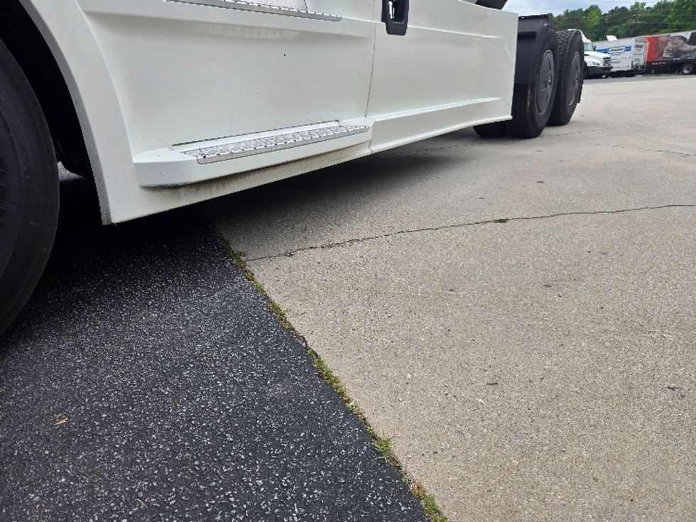 Sleeper Tractor-Heavy Duty Tractors-Freightliner-2020-T12664ST-Forest Park-GA-551,800\n\t\tmiles-$ 61,500 - Image 25